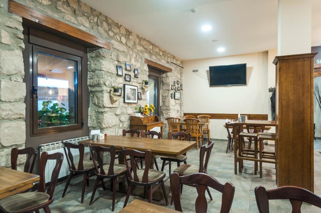Albergue Turistico "La Fabrica" Tardajos Kültér fotó